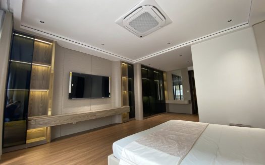 NHÀ NGUYỄN VĂN CỪ – THANG MÁY – Ô TÔ VÀO NHÀ